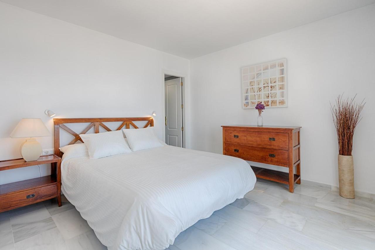 Front Sea View Apartment Estepona Ngoại thất bức ảnh