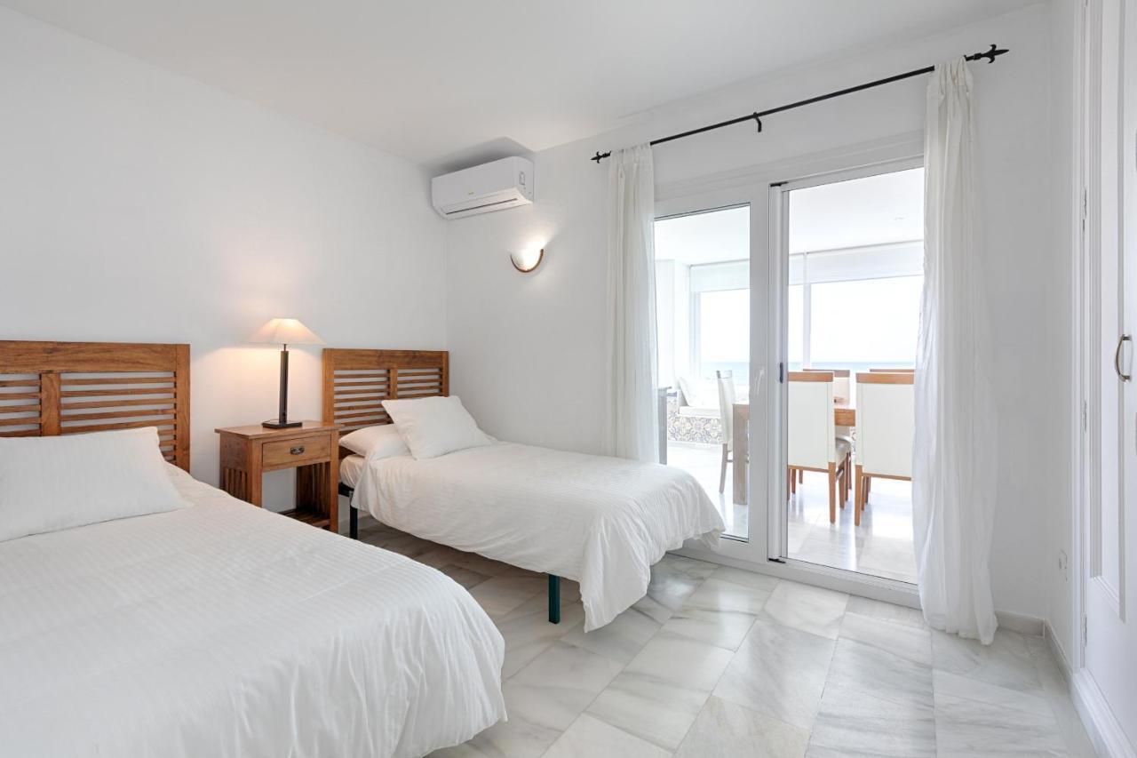 Front Sea View Apartment Estepona Ngoại thất bức ảnh