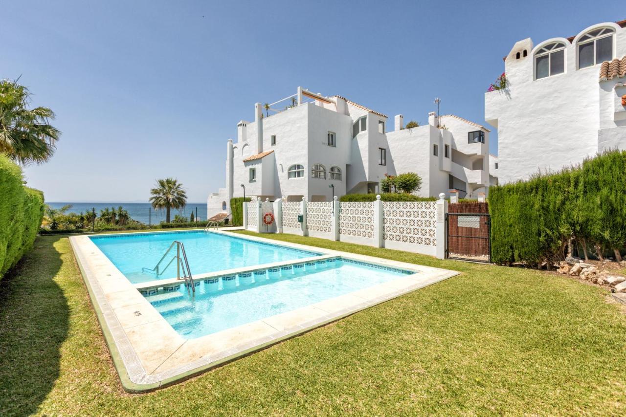 Front Sea View Apartment Estepona Ngoại thất bức ảnh